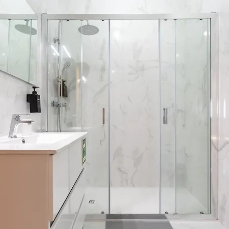 شقة Modern Retreat In By Lovelystay *