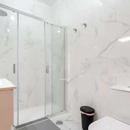 شقة Modern Retreat In By Lovelystay *