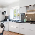 Apartamento Modern Retreat In By Lovelystay *
