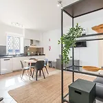 Διαμέρισμα Modern Retreat In By Lovelystay *
